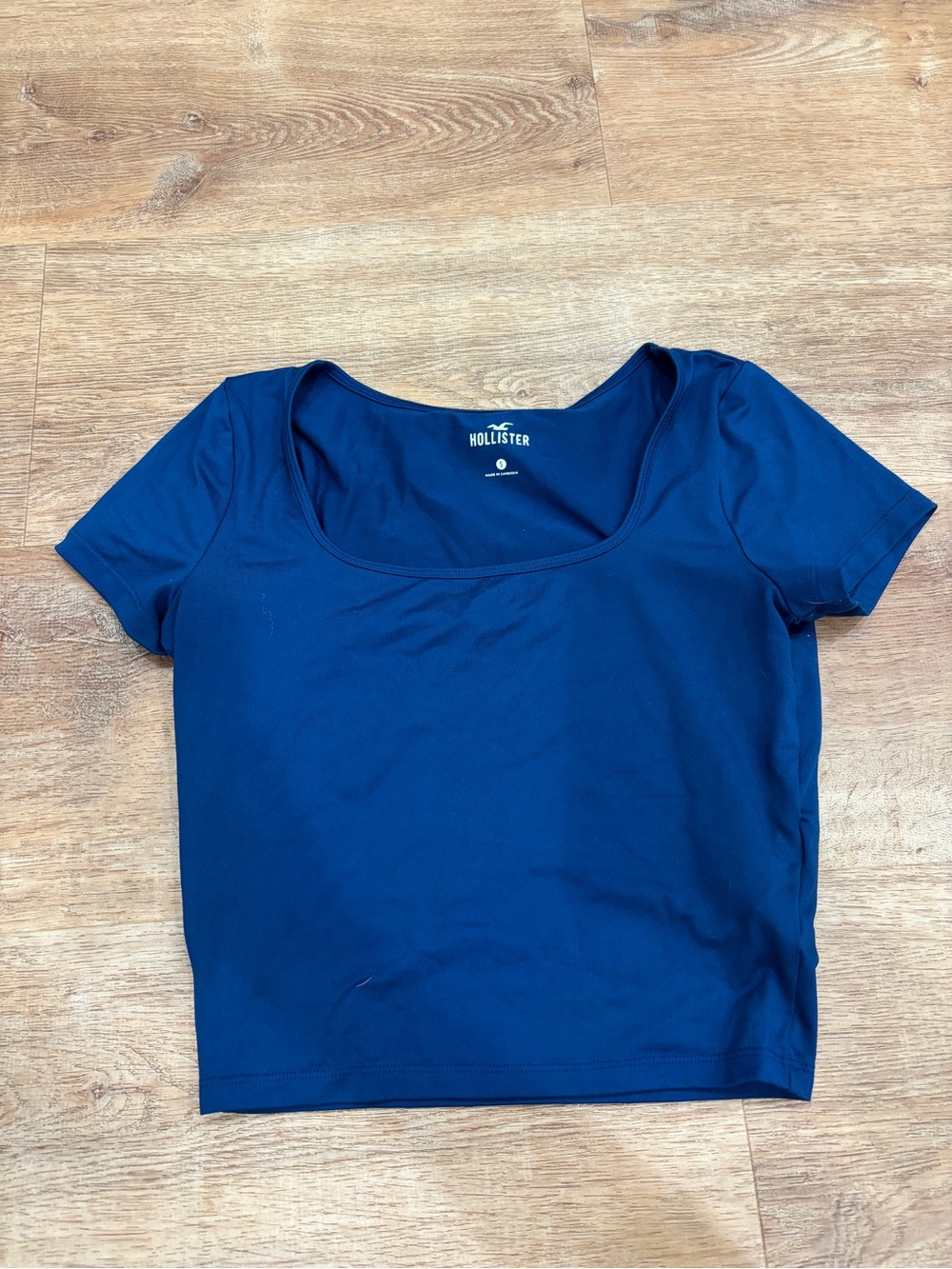 Hollister Women's Deep Navy Scoop Crop Tee